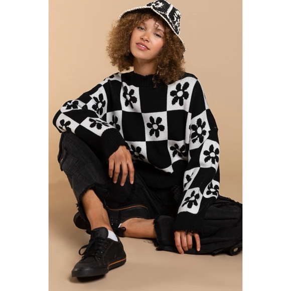 POL Black & White Checkered Daisy Sweater | Oversized Boho - Picture 3 of 10
